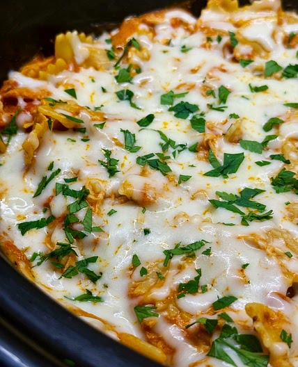 Crock Pot Creamy Tomato Chicken Pasta