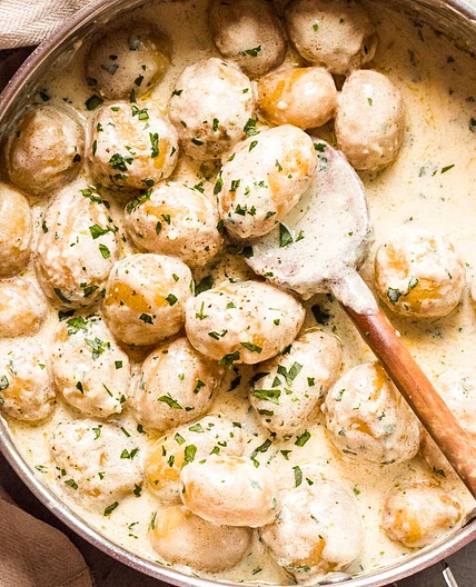 Garlic Parmesan Potatoes in Cream Sauce