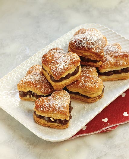 Cuoricini di sfoglia con crema al cioccolato