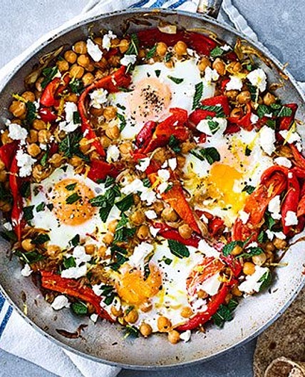 Chickpea, red pepper, egg & feta hash