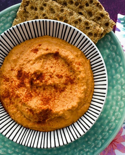 Easy Roasted Red Pepper Hummus Recipe with Paprika4