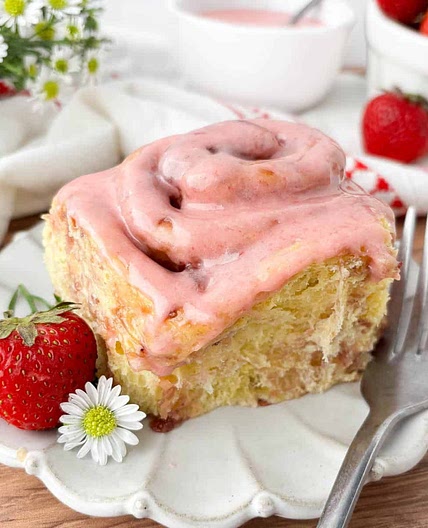 Strawberry Cinnamon Rolls