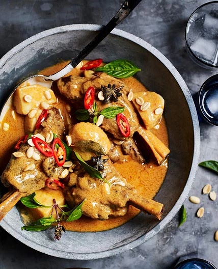 Slow cooker massaman lamb shanks