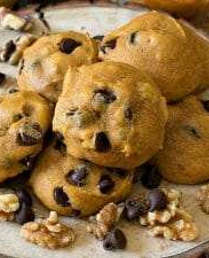 Soft Pumpkin Chocolate Chip Cookies