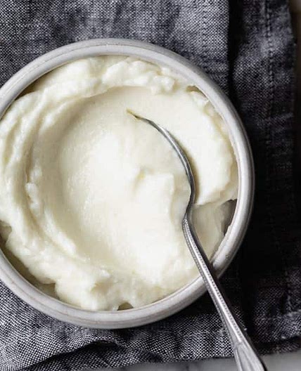 Lebanese Garlic Sauce (Toum)