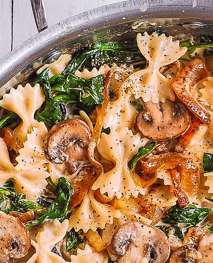 Farfalle Pasta with Spinach, Mushrooms, and Caramelized Onions