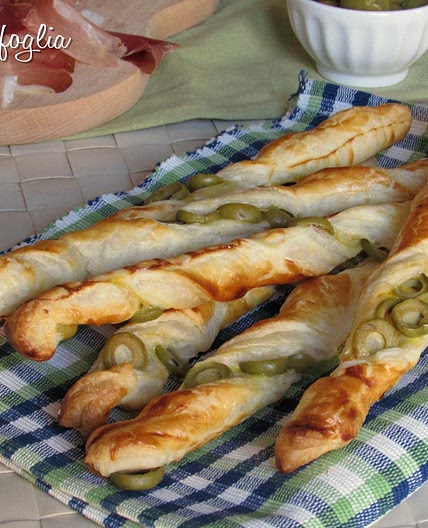 Grissini di sfoglia alle olive