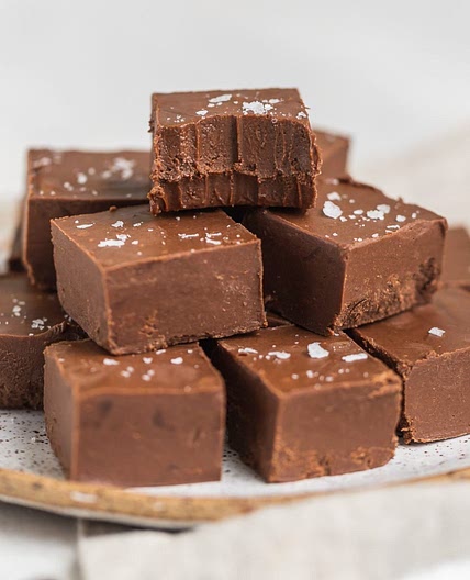 3-Ingredient Chocolate Peanut Butter Fudge (Easy + Vegan)