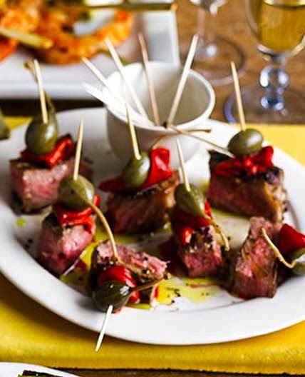 Seared beef, grilled pepper & caper berry