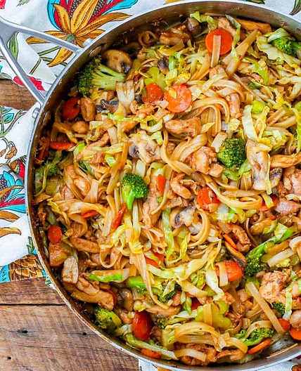 Stir Fry Noodles with Chicken and Vegetables