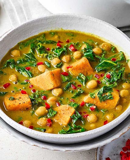 Curried kale & chickpea soup