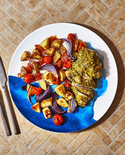Cheesy Mozzarella & Pesto Chicken With Caprese Bake