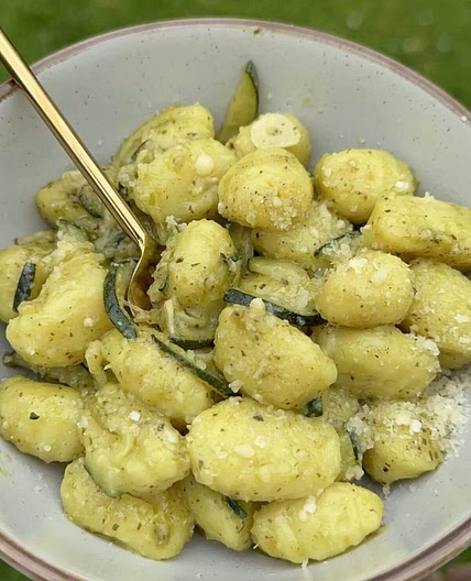 How to make easy gnocchi with pesto and zucchini