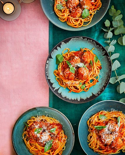Spaghetti and turkey meatballs
