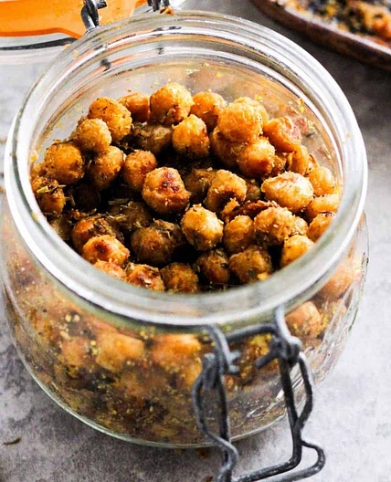 Vegan Cheesy Roasted Chickpeas with Nutritional Yeast