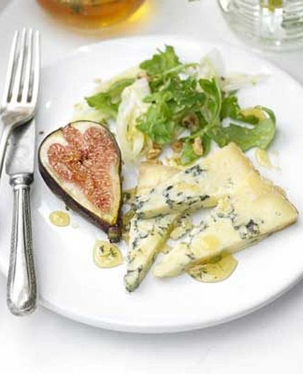 Stilton & fig salad with honey-thyme drizzle