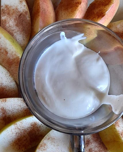 Cinnamon Yogurt with Sliced Apple