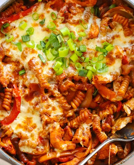 Chicken Fajita Pasta {One Pan Recipe}