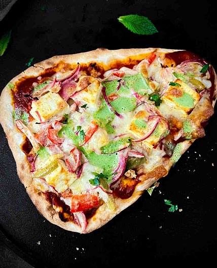 Tandoori Paneer Naan Pizza