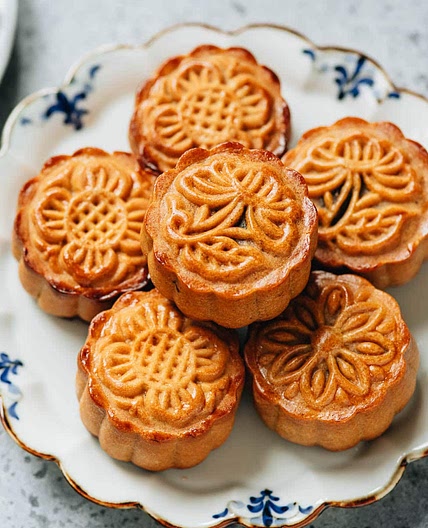 Traditional Mooncake (传统广式月饼)