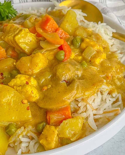 Easy One-Pot Coconut Chicken Curry with Vegetables