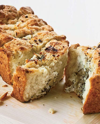 Pull-Apart Cheesy Onion Biscuit Bread