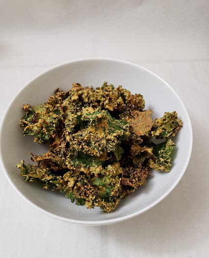 Cheezy Crispy Kale Chips (Vegan)