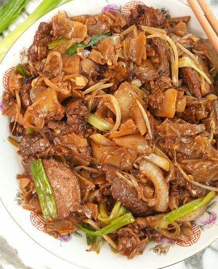 Beef Chow Fun (20 Minutes!)