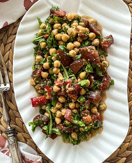 Mediterranean chickpea salad with arugula, tomatoes and lime dressing