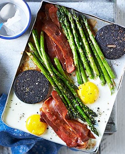 Big breakfast with asparagus