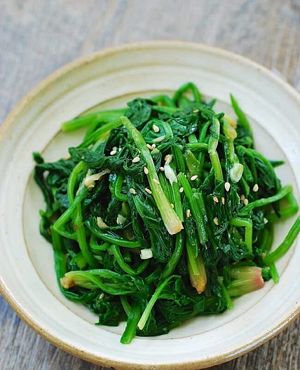 Sigeumchi Namul (Korean Spinach Side Dish)