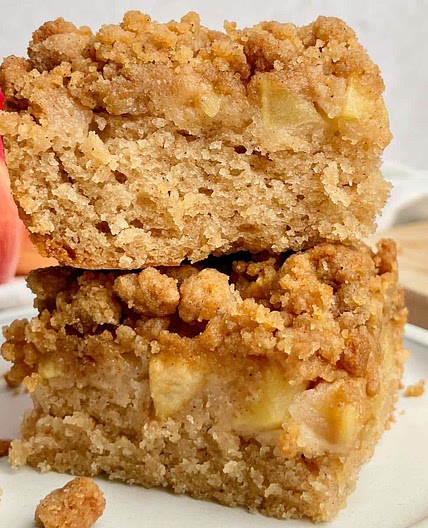 Vegan Apple Crumble Cake