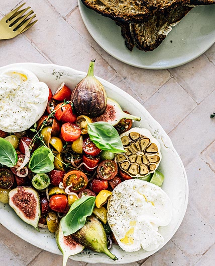 Burrata aux tomates cerises et aux figues