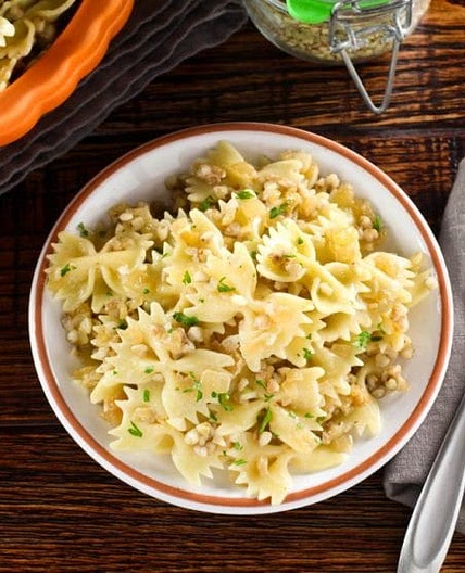 Kasha Varnishkes (Kasha and Bows)
