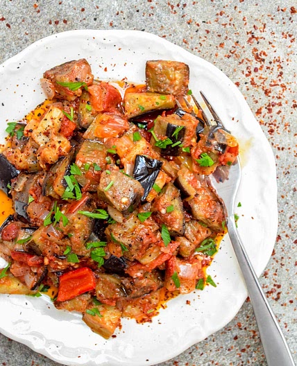 Aubergine in tomato sauce
