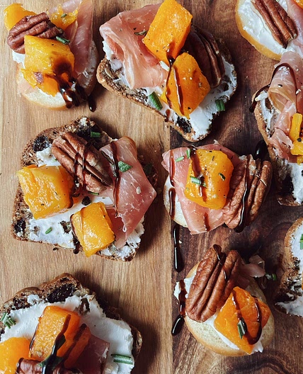 Roasted Butternut Squash, Prosciutto and Goat Cheese Crisps ~ Delicious & Easy Thanksgiving Appetizer