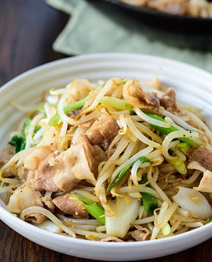 Samgyupsal sukju bokkeum (Stir-fried pork belly and bean sprouts)
