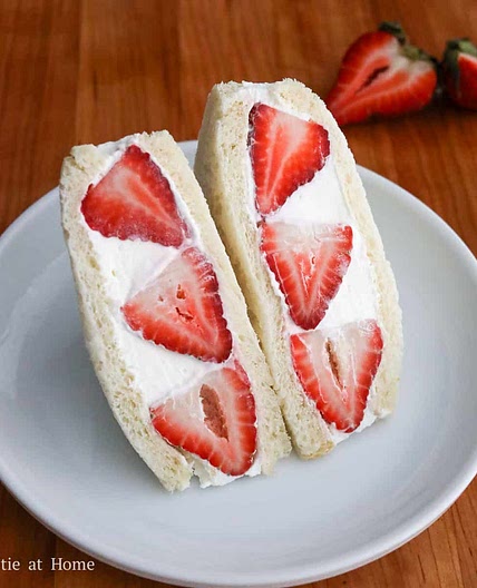 4-ingredient Strawberry Sando