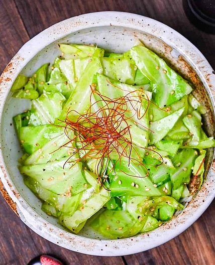 Addictive Izakaya Style Salted Cabbage (Yamitsuki Cabbage)