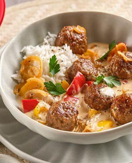 Hackbällchen in Paprika-Sahne-Sauce