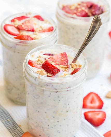 Strawberry Cheesecake Overnight Oats