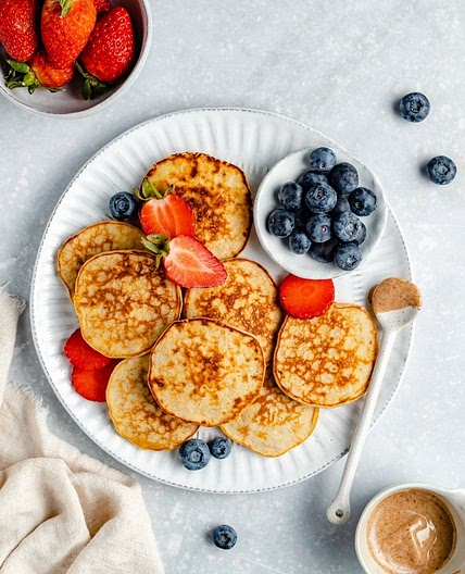 4-Ingredient Banana Pancakes (baby & kid-friendly!)