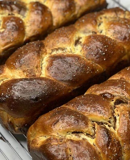 Walnut Roll (Cozonac cu nuca si stafide)