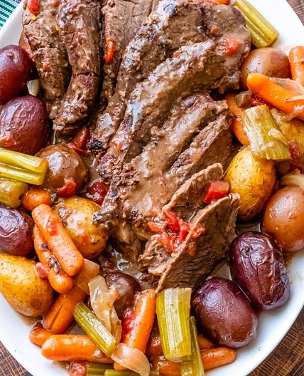 EASY BEEF SHOULDER ROAST WITH VEGETABLES