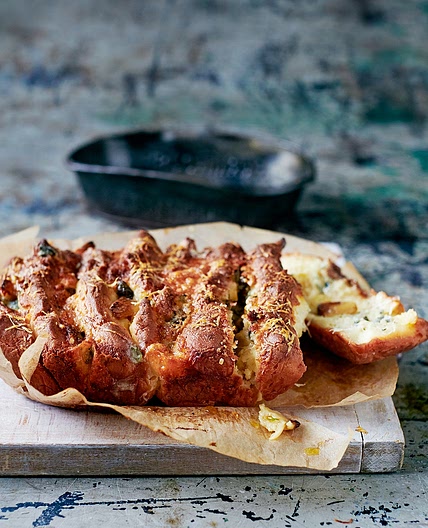 Cheese & garlic tear ’n’ share bread