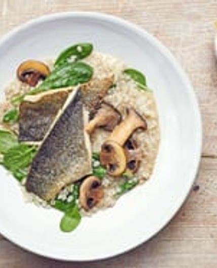 Gerste mit Pilzen und Forelle