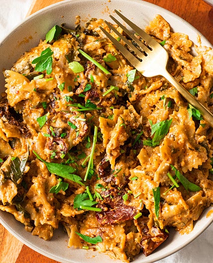creamy one pot sun-dried tomato pasta with coconut milk