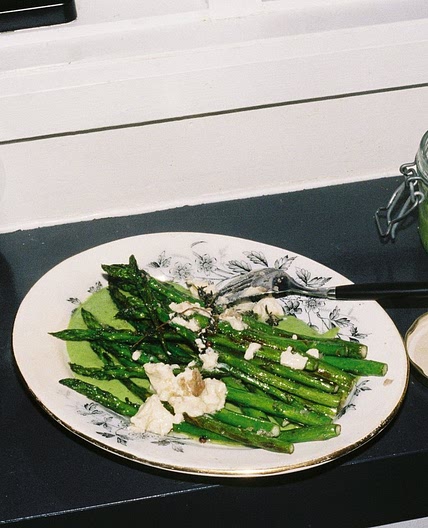 Asparagus with pea purée