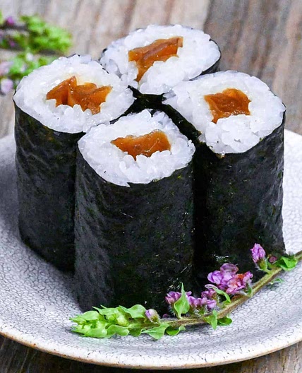 Kanpyo Maki (Simmered Gourd Sushi Rolls)