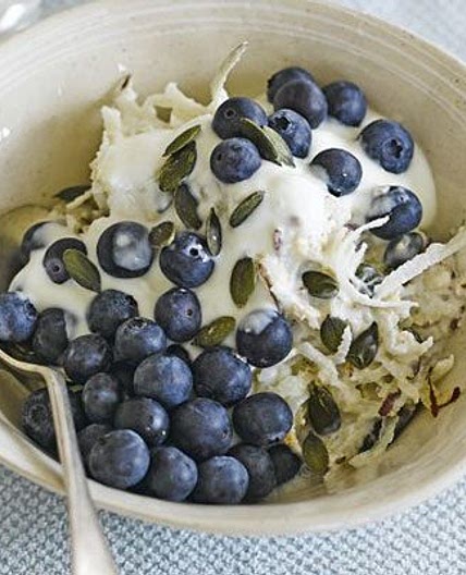 Pear & blueberry breakfast bowl